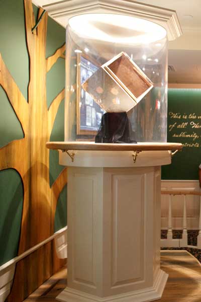 Robinson Tea Chest