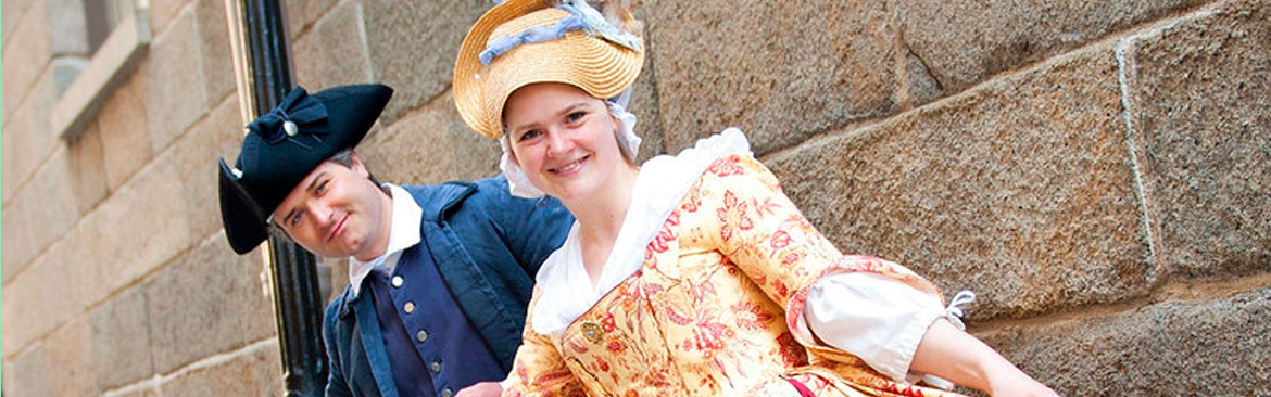 Two tour guides in costume in the Freedom Trail